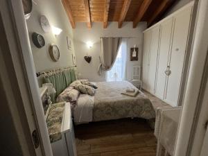 a small bedroom with a bed and a window at mums b&b con colonnina elettrica in Vicenza