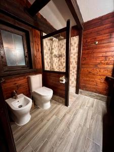 Ένα μπάνιο στο Weekend Rooms