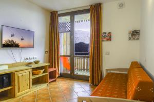 A television and/or entertainment centre at Borgo Stalle Residence