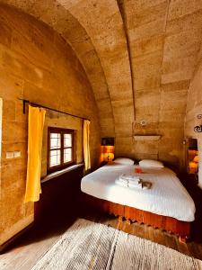 A bed or beds in a room at Les Maisons De Cappadoce