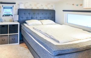 Letto o letti in una camera di 5 Bedroom Beautiful Home In Karlstad