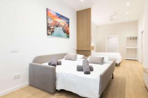 Postel nebo postele na pokoji v ubytování Luxury Apartment Oceanografic 6 pax