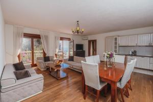 Kuchyň nebo kuchyňský kout v ubytování Apartments Pietra Mare