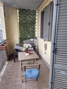 a patio with a table with flowers on it at Rogoredo - 10 min-Linate airport 100 m from the metro in Milan