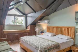 Postel nebo postele na pokoji v ubytování Yashkaanan - A Boutique Cottage