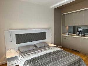Postel nebo postele na pokoji v ubytování 5 Star Hotel Apartments
