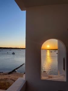 an archway in a building with a view of the ocean at Formentera Especial in La Savina
