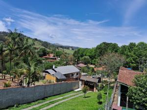 an aerial view of a small village with a house at Cantinho da Serra in Santo Antônio do Pinhal