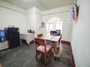 Photo de la galerie de l'établissement 2BHK Mountain View with Full Kitchen and Hi-Speed Internet, à Bomdila