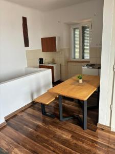 Kuchyň nebo kuchyňský kout v ubytování Villa Šoti