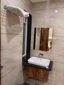 Premshree Hotel的一间浴室