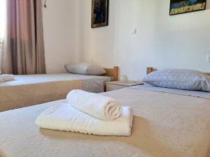 Postel nebo postele na pokoji v ubytování Guest House Alepou Leros