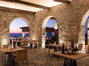 Restaurace v ubytování Amirandes, A Grecotel Resort to Live