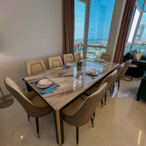 Χώρος καθιστικού στο Trio Sea View شقة تريو البحرية