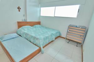 a room with a bed and a chair in it at Hermoso Apartamento Frente al Mar 2 Habitaciones PAZ146 in Coveñitas