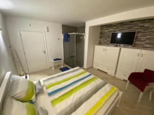 Μια τηλεόραση ή/και κέντρο ψυχαγωγίας στο Lux Seky with Pool