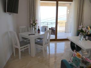 Χώρος καθιστικού στο Lux Seky with Pool