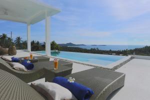 Naturlandskabet i nærheden af villaen