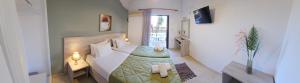 A bed or beds in a room at Alex Studios Még 36 kép