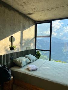 Una cama o camas en una habitación de Cabaña el Refugio Hostel