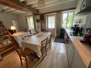 Imagen de la galería de La Cachette - gîte 'cosy' à Magny Cours, en Magny-Cours