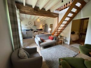 Imagen de la galería de La Cachette - gîte 'cosy' à Magny Cours, en Magny-Cours