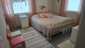 Postel nebo postele na pokoji v ubytování Beach cottage near Syöte