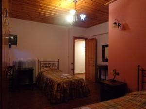 Postel nebo postele na pokoji v ubytování Alonaki Guesthouse