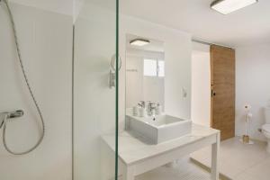 Et badeværelse på The Yellow House + 25 billeder