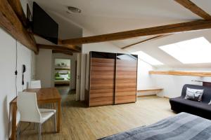 TV a/nebo společenská místnost v ubytování Monello Apartments - Charmanter Altbau