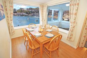 Θέα στο ποτάμι κοντά σε αυτό το διαμέρισμα