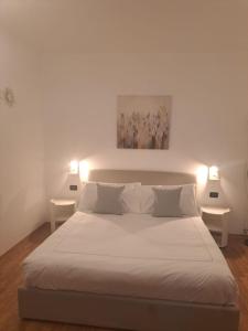 Postel nebo postele na pokoji v ubytování Palazzo Cusani Charming Rooms