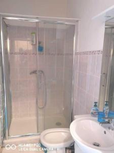 Et badeværelse på La Terrasse du Cheiron