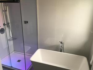 Koupelna v ubytování Hotel Épik Montréal