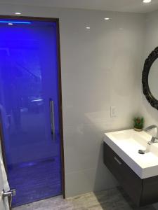 Koupelna v ubytování Hotel Épik Montréal