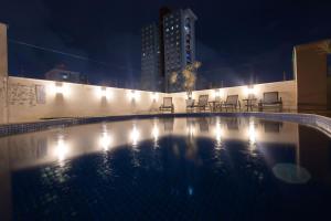 Bazén v ubytování Hotel Cassino Tower Piracicaba by Nacional Inn nebo v jeho okolí