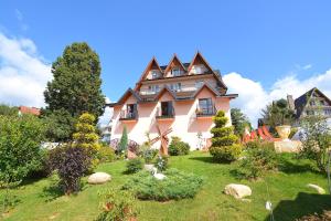 O grădină în afara Willa Karolcia Zakopane -Basen Jacuzzi