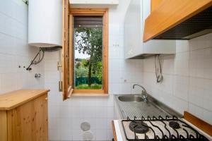 Gallery image of S075 - Sirolo, bilocale con giardino e garage in centro in Sirolo