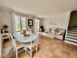 Χώρος καθιστικού στο Les Restanques 10 Chenes 3 chambres