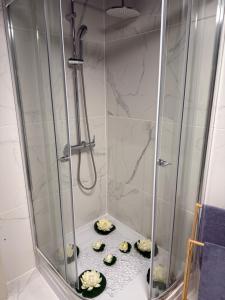 a shower with two plates of food on the floor at RHODESIA guest house in Chalkida +29 photos