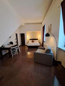 Postel nebo postele na pokoji v ubytování Palazzo Cusani Charming Rooms