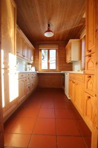 Cucina o angolo cottura di Dachstein Chalet - Mountain view