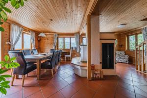 Area soggiorno di Dachstein Chalet - Mountain view