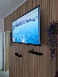 Телевизор и/или развлекательный центр в Alójate en Vigo! Casita bien equipada