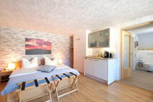 a bedroom with a large bed and a kitchen at Harzträume No1 # Parkplatz # Altstadt # Brockenbahn in Wernigerode