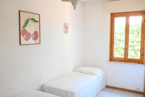 Ένα ή περισσότερα κρεβάτια σε δωμάτιο στο Sirolo, trilocale con giardino e garage in centro - S077