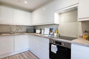Kuchyň nebo kuchyňský kout v ubytování Wellington Place I Your Apartment