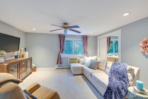A seating area at Cozy Dix Hills Apt with Deck about 7 Mi to Beach!