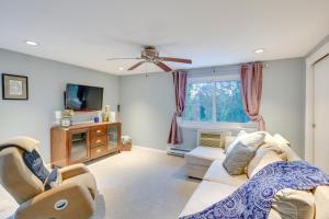 A television and/or entertainment centre at Cozy Dix Hills Apt with Deck about 7 Mi to Beach!