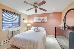 A bed or beds in a room at Cozy Dix Hills Apt with Deck about 7 Mi to Beach!